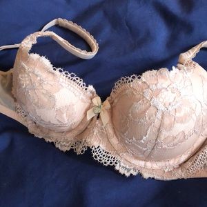 Victoria’s secret lined Demi lacy bra